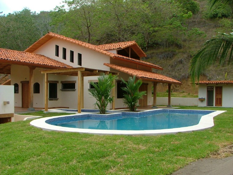 vue g�n�rale avec piscine