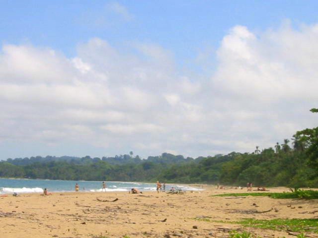 vue de la plage de cahuita