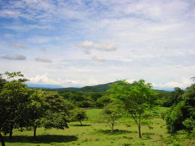 terrain_guaitil_costa_rica_vues_montagnes